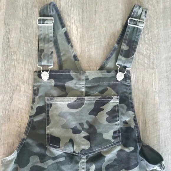 Wild Fable Green Camo Overall Pocket Dress. - Picture 7 of 7